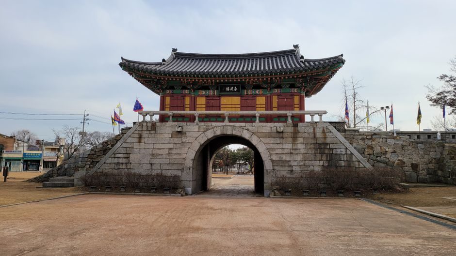 강화도 초지진 포대와 성벽 전경