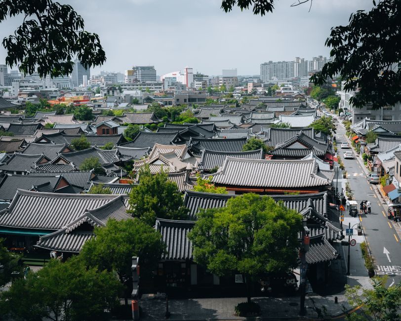 경기전 정전 앞 전경 – 조선 태조 어진을 봉안한 사적지